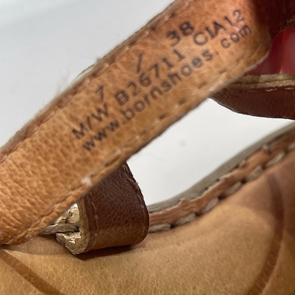 Born Gold Metallic Floral Wedge Sandals Women 7M Leather Comfort Casual - Picture 3 of 6